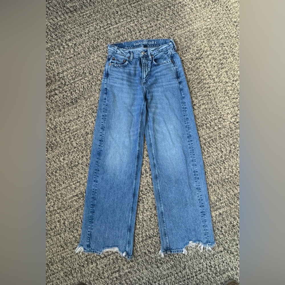 American Eagle Outfitters women’s wide leg frayed bottom jeans size 00 regular